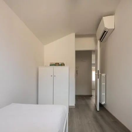Bright On Venetian Roofs R&r 威尼斯
