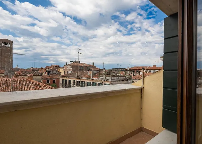 Bright On Venetian Roofs R&r *