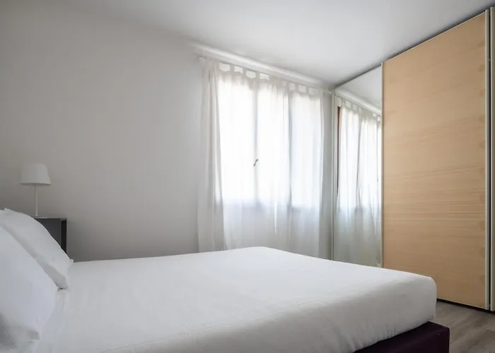 Bright On Venetian Roofs R&r