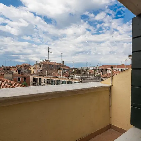 Bright On Venetian Roofs R&r *